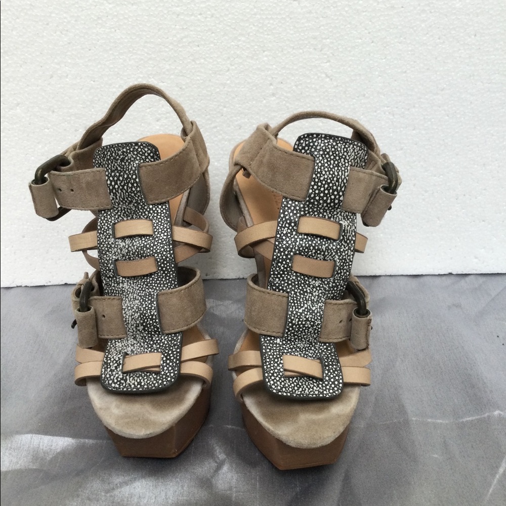 L.A.M.B Women’s suede Wedge Heel Sandal Size 6.5